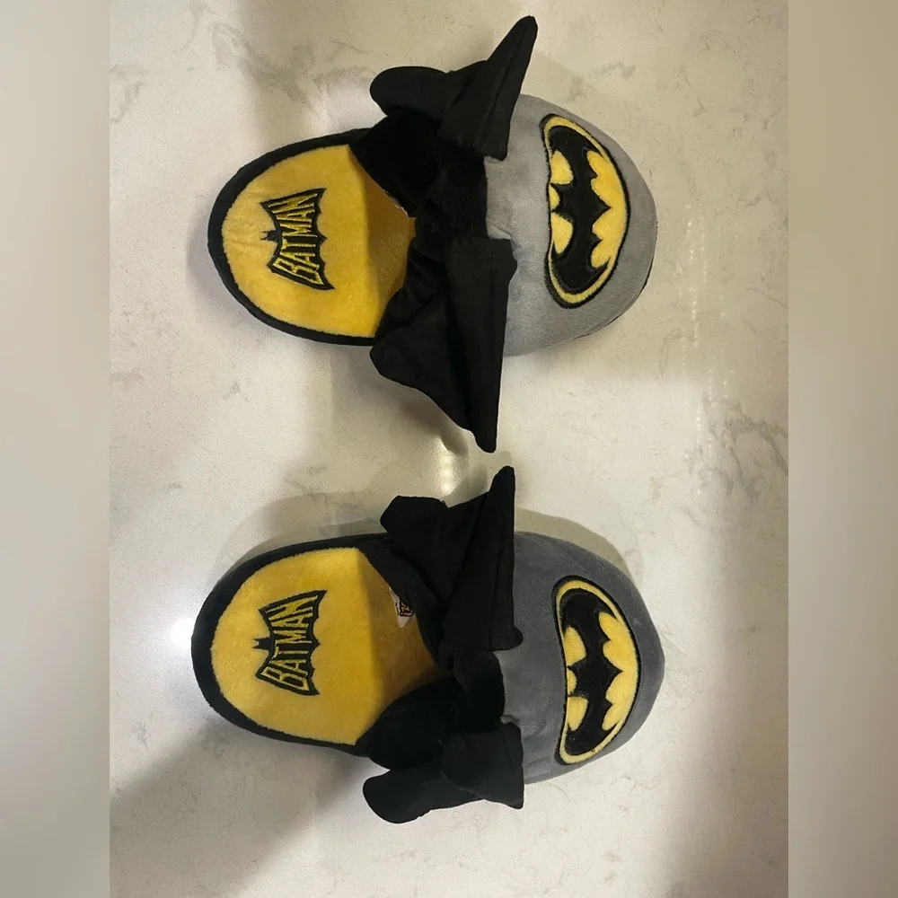 Stompeez Animated Batman Slippers - NWOT - Kids Size S - Very Thick and Soft